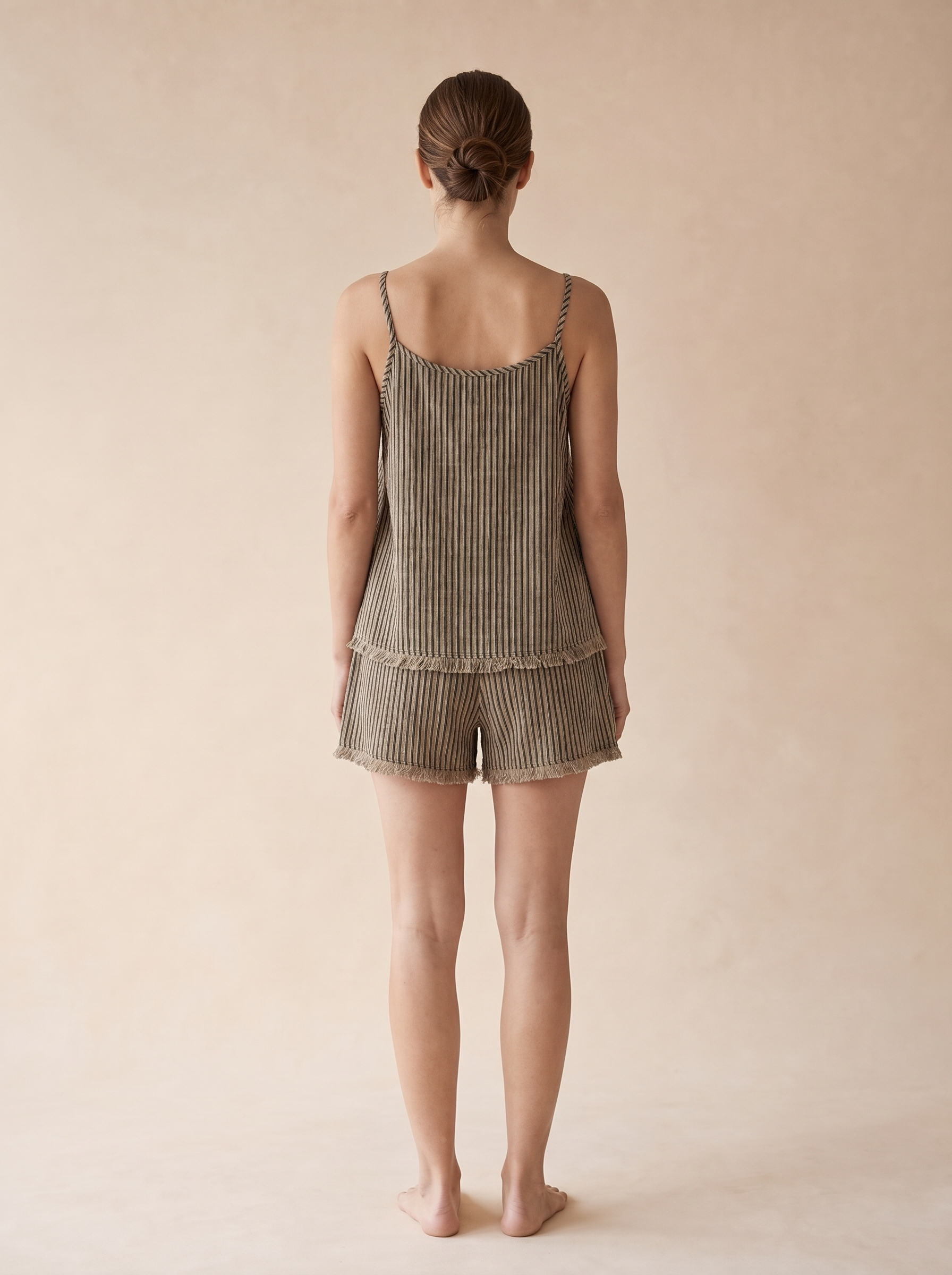 VL-089 female back