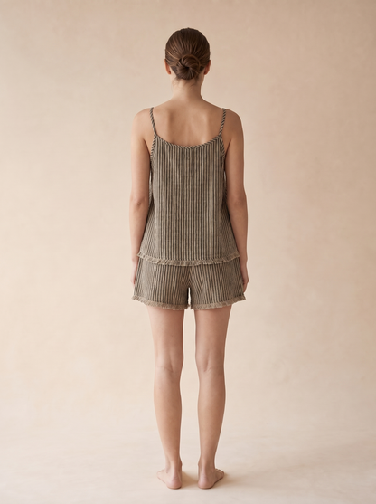 VL-089 female back