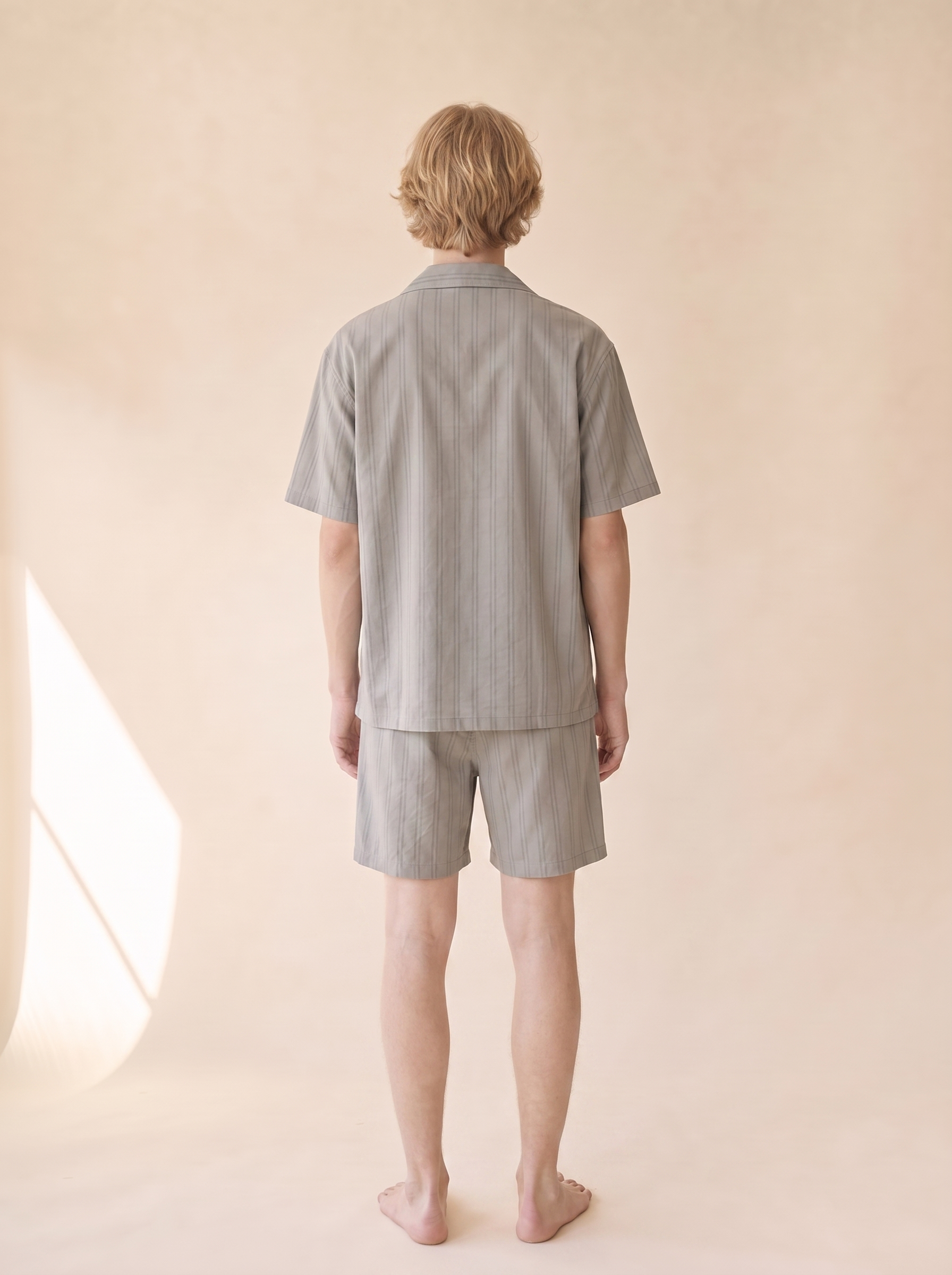 VL-042 男性着用 背面