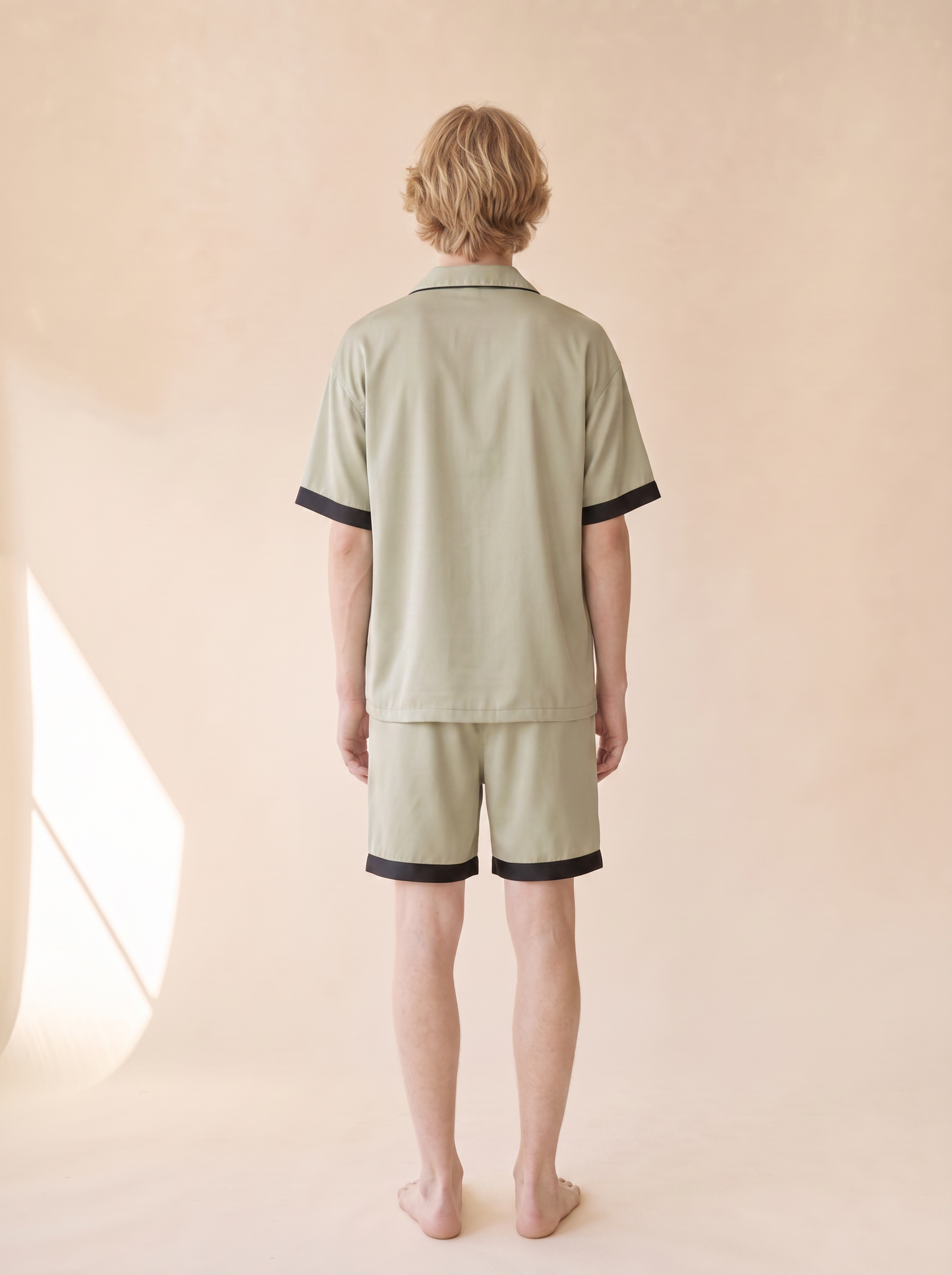 VL-044 男性着用 背面