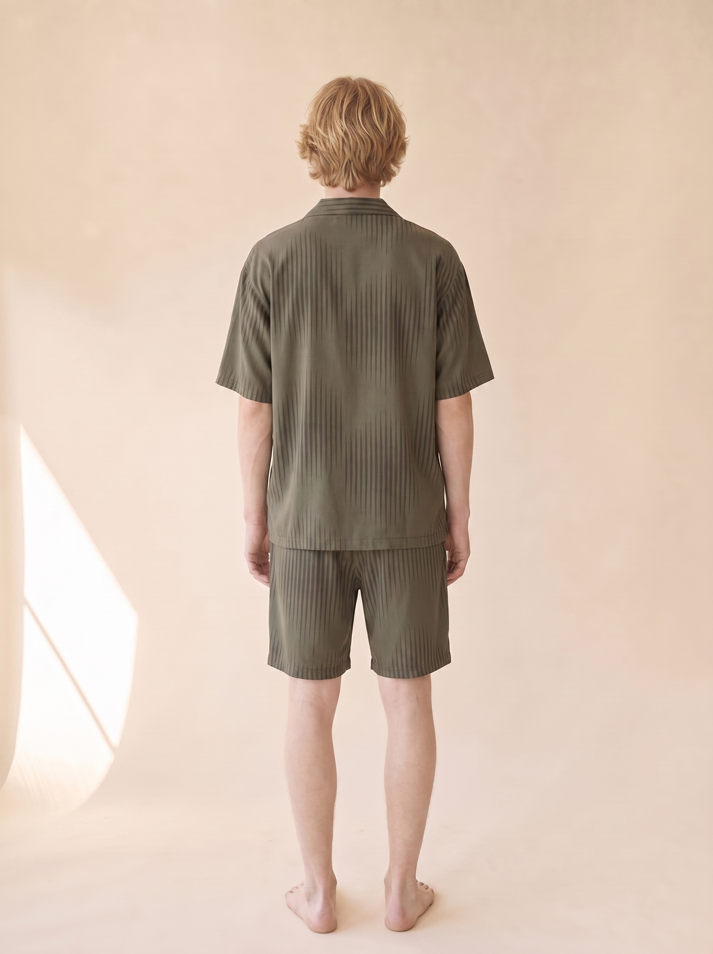 VL-056 男性着用 背面