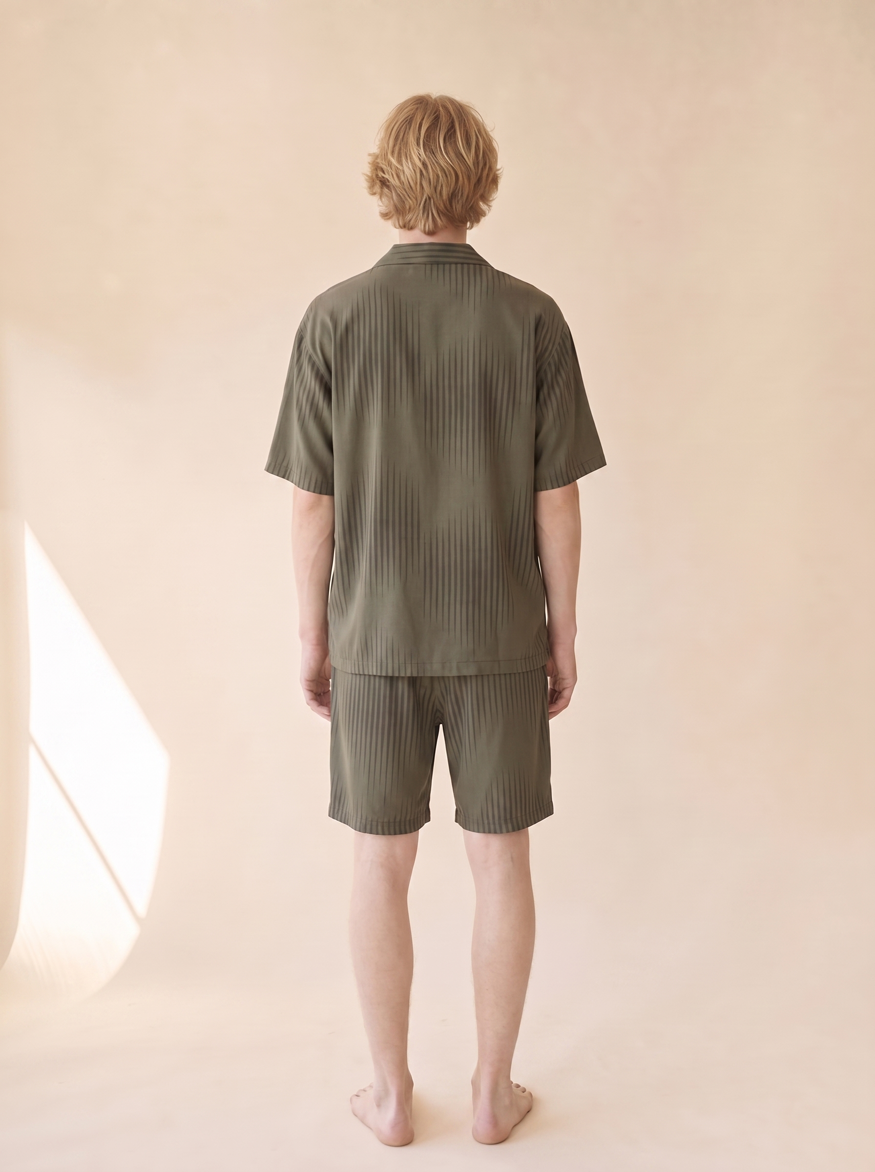 VL-056 男性着用 背面