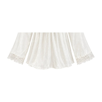 Ruffle Lace / ホワイト：袖口とトップス裾（実物参照の生成画像）